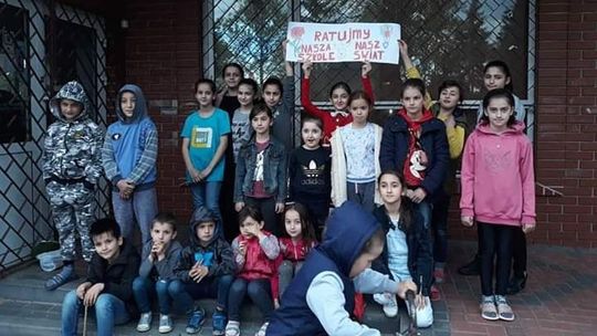 Laptop i praca za przepisanie cudzoziemca do innej szkoły. "Obiecać można wszystko"