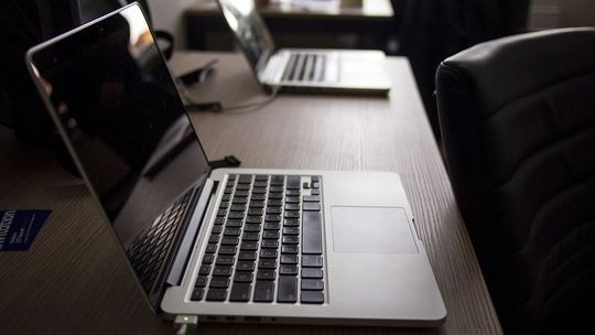 Laptopy trafiły do najbardziej potrzebujących uczniów z gminy Puławy