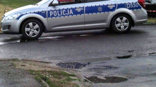  Laski: Pijany kierowca uderzył w policyjny radiowóz 