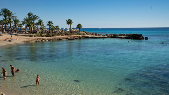 Last minute na Cyprze: złote plaże, turkusowe morze i ceny, którym trudno się oprzeć