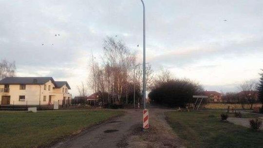 Latarnia na środku drogi w Lublinie? To nie fotomontaż. Urząd tłumaczy, że to ma sens