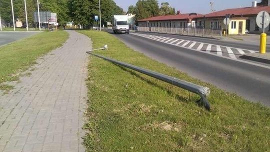 Latarnia od miesięcy leży w centrum miasta