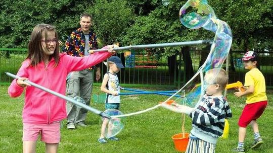 Lato w mieście: Drużyna bańkowa kontra drużyna wodna 