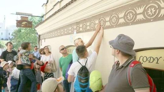 Lato w mieście: Gadające ściany, kamień nieszczęścia i inne atrakcje 