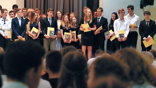 Laureaci i finaliści. 225 uczniów dostało stypendia i nagrody [zdjęcia]