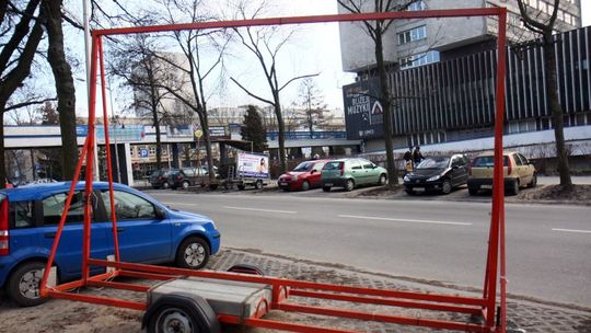Lawety blokują miejsca parkingowe. Kierowcy zirytowani (list)