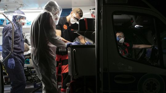 Lawinowy wzrost zakażeń koronawirusem w Polsce. Kolejny rekordowy dzień