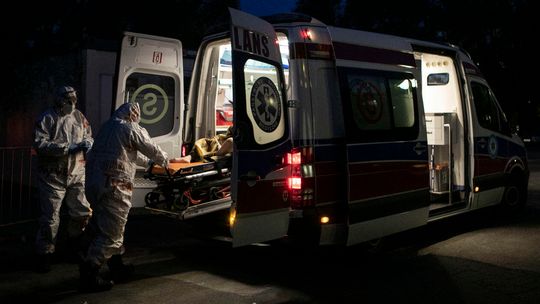 Lawinowy wzrost zakażeń koronawirusem w Polsce. Zmarły 132 osoby