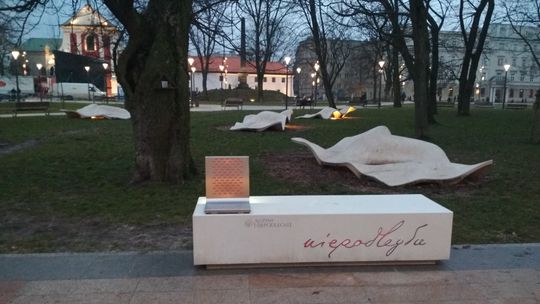 Ławka niepodległości stanęła w Lublinie. Jak Wam się podoba? [sonda]