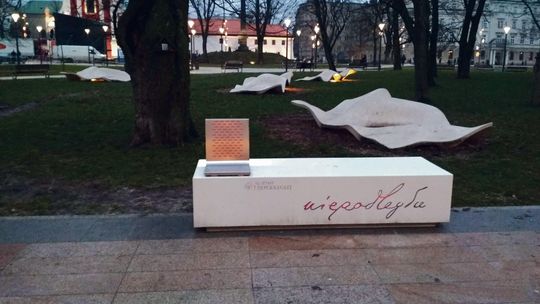 Ławka niepodległości w Lublinie kosztowała 77 tys. zł. Miasto przekonuje, że było warto