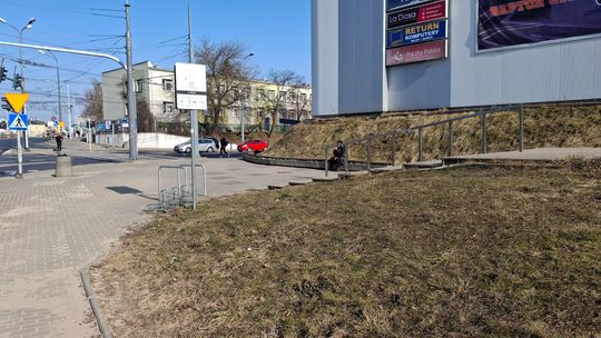 Ławki niszczeją od lat, ‘Bronx’ zniknął