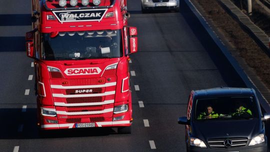 Leasing ciągnika siodłowego na Lubelszczyźnie - jak firmy transportowe finansują rozwój floty?