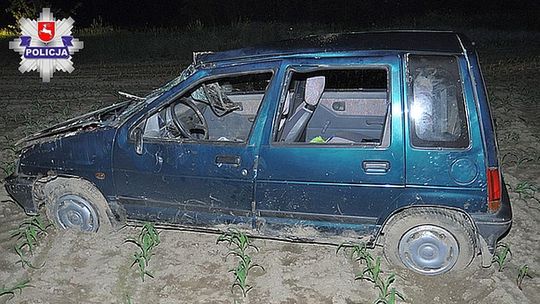Łęczna: Dachowanie daewoo tico. Kierowca i pasażer uciekli