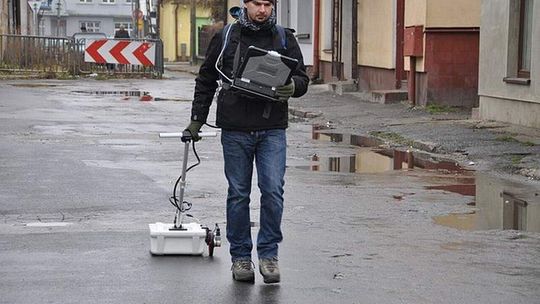 Łęczna: Georadar odkrył starą drogę i studnię