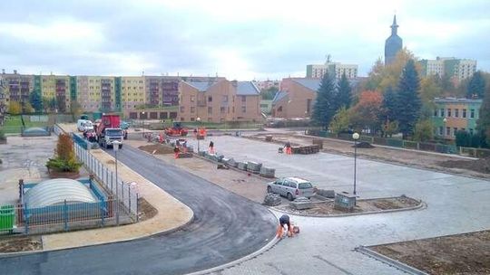 Łęczna. Nowy parking i przebudowana droga