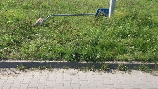 Łęczna: Rozbili samochód i zostawili. Widział ich policjant