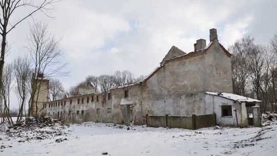 Łęczna: Ruiny zaczęły się zmieniać