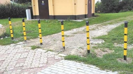 Łęczna: Słupki stoją, ale dojazd jest