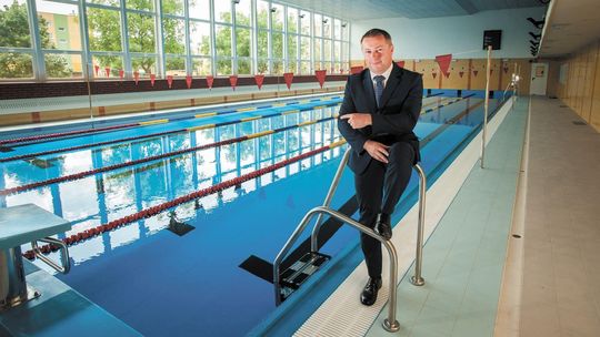 Łęczna zdobyła pieniądze na basen. Ten sam, w którym kąpał się burmistrz