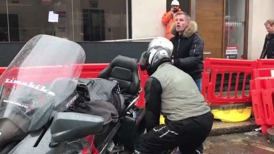 Legenda Liverpoolu opluła 14-letnią dziewczynkę [wideo]