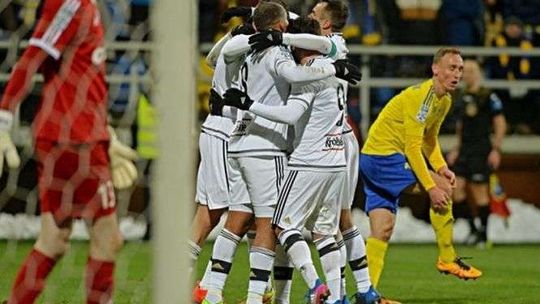 Legia - Ajax transmisja na żywo. Gdzie oglądać w TV i Internecie?