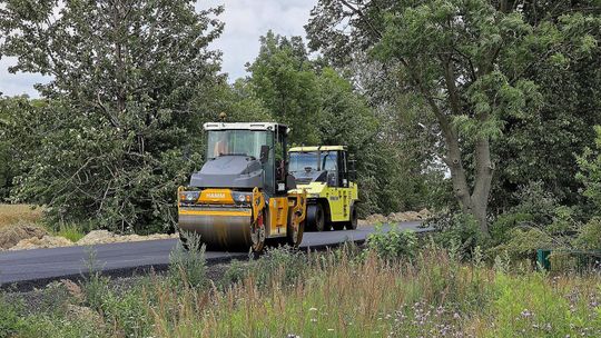 Leją asfalt. Droga wojewódzka nieprzejezdna