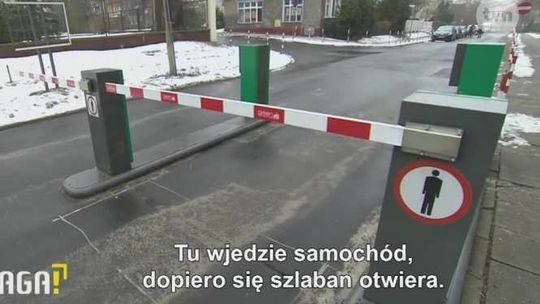 Lekarz musiał wyłamać szlaban, jechał do zawału. Dlaczego portier go nie podniósł?