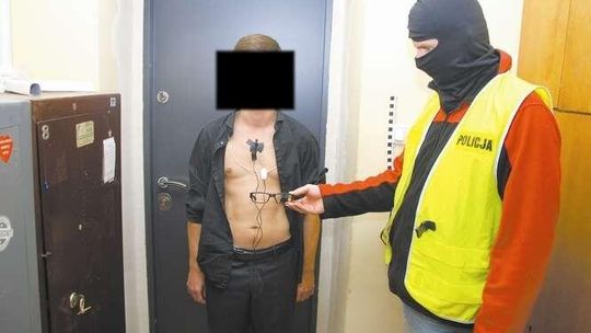 Lekarz ze sprzętem w stylu Bonda. Jak się teraz oszukuje na egzaminach?