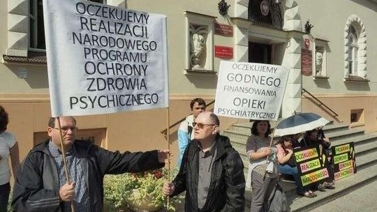 Lekarze i pacjenci protestowali przed Urzędem Wojewódzkim w Lublinie