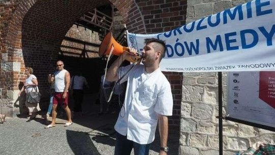 Lekarze protestowali w Lublinie. Chcą więcej pieniędzy na służbę zdrowia