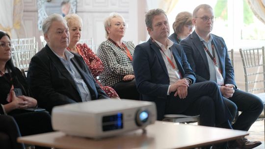 Lekarze z Łęcznej przyznali się: „lubimy ananasy”