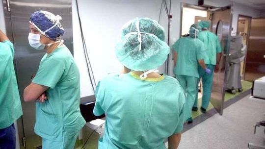 Lekarzy jest mniej i są coraz starsi. Najsłabszy dostęp do specjalistów w szpitalach powiatowych