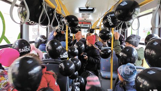 "Lekcja Ciepła" i czarne balony. Jak urzędnicy edukują dzieci