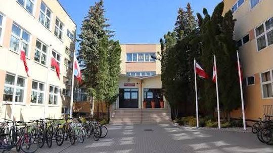 Lekcja etyki pod lupą prokuratora. Dyrektorka chełmskiej szkoły rezygnuje po skandalu ze zbiórką