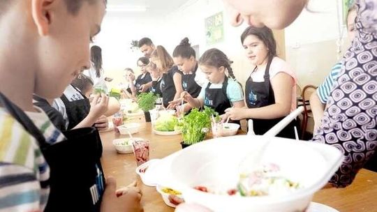 Lekcja jedzenia dla uczniów z SP nr 10