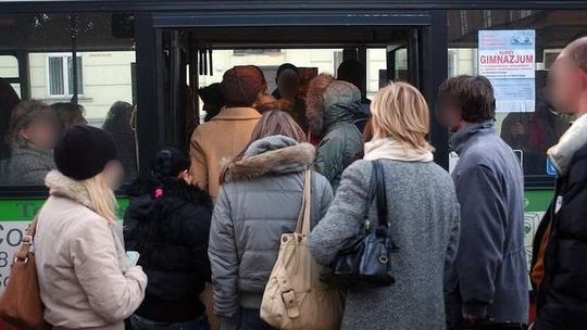 Lekko zmienili rozkład jazdy. Powroty do domu mocno się skomplikowały