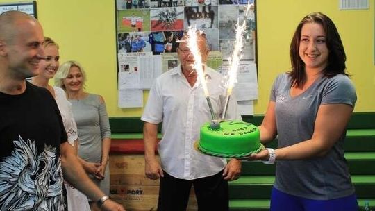 Lekkoatletyczne MŚ. Medalistka Malwina Kopron już w domu. Był tort i kwiaty