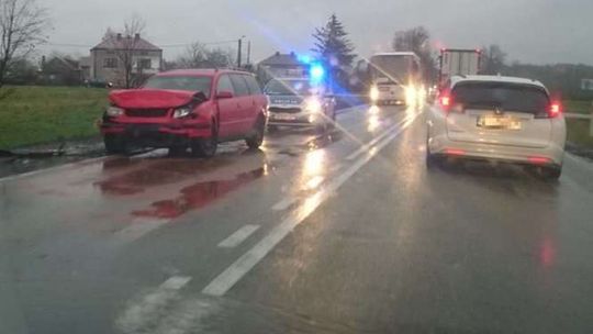Leokadiów: Zderzenie dwóch aut. Jedna osoba w szpitalu