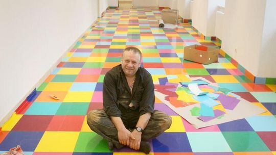 Leon Tarasewicz robi łąkę w Centrum Kultury