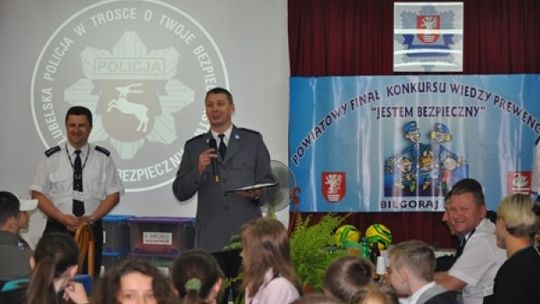 \"Lepiej skakać i pobrykać, niż pić wódkę i dym wdychać!”