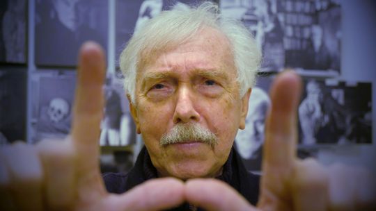 Leszek Mądzik: Ręce, które nie chcą rozstać się z tym światem