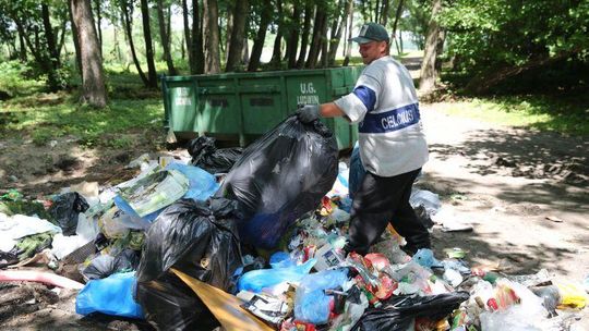 Letnisko jak śmietnisko: Właściciele domków nad jeziorami mają problem