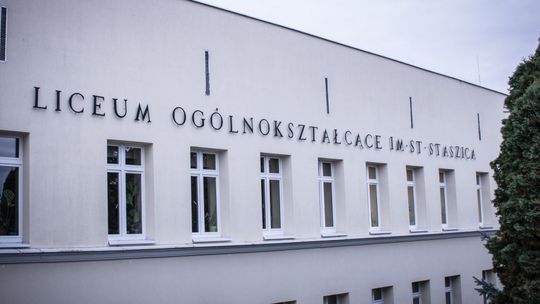 Licealiści ze Staszica proszą o nową salę do ćwiczeń. Stara pamięta Piłsudskiego
