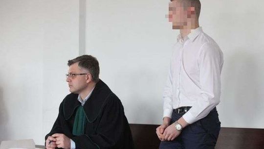 Licealista złamał drugiemu nastolatkowi czaszkę. Użył drewnianej kolby