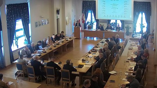 Licencja już jest, jeszcze szkolenie dla radnych. Czy skończy się drukowanie projektów uchwał? 