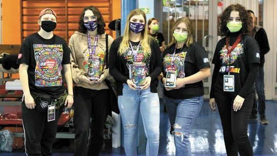 Licytacje WOŚP z lubelskiego: kolacja z politykiem, paznokcie i nocleg w domku na drzewie