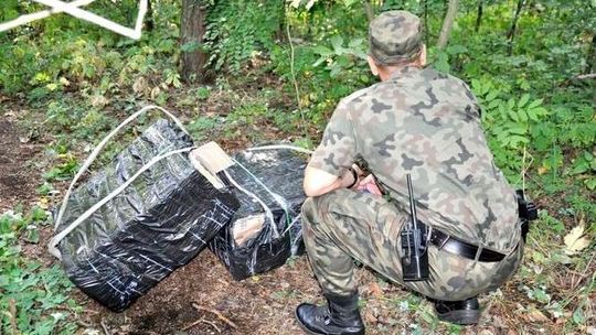 Liczba podróżnych z Ukrainy zmalała. Papierosy teraz płyną przez Bug