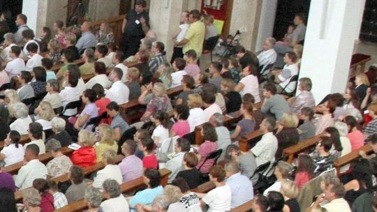 Liczenie wiernych w niedzielę. Zapytają też o prześladowanie kościoła