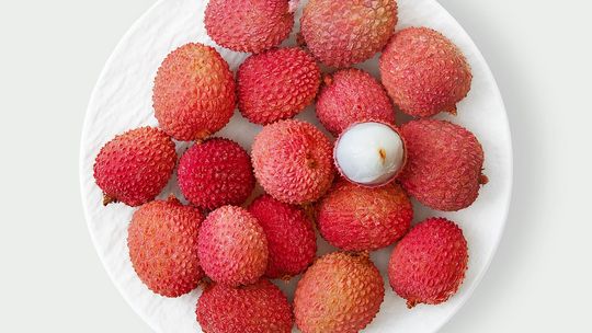 Liczi – egzotyczny owoc o delikatnym smaku i rosnącej popularności