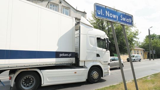 Liczyli, że z ich ulicy znikną ciężarówki, gdy pojawi się dwupasmówka. "Jest nawet głośniej niż było"